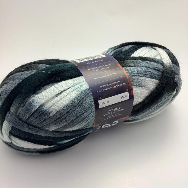 Q59207: A Black, grey and white ombré mesh yarn