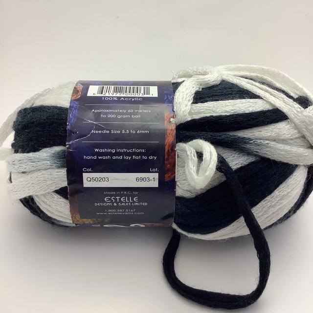 Q50203: a black and white ombré mesh yarn